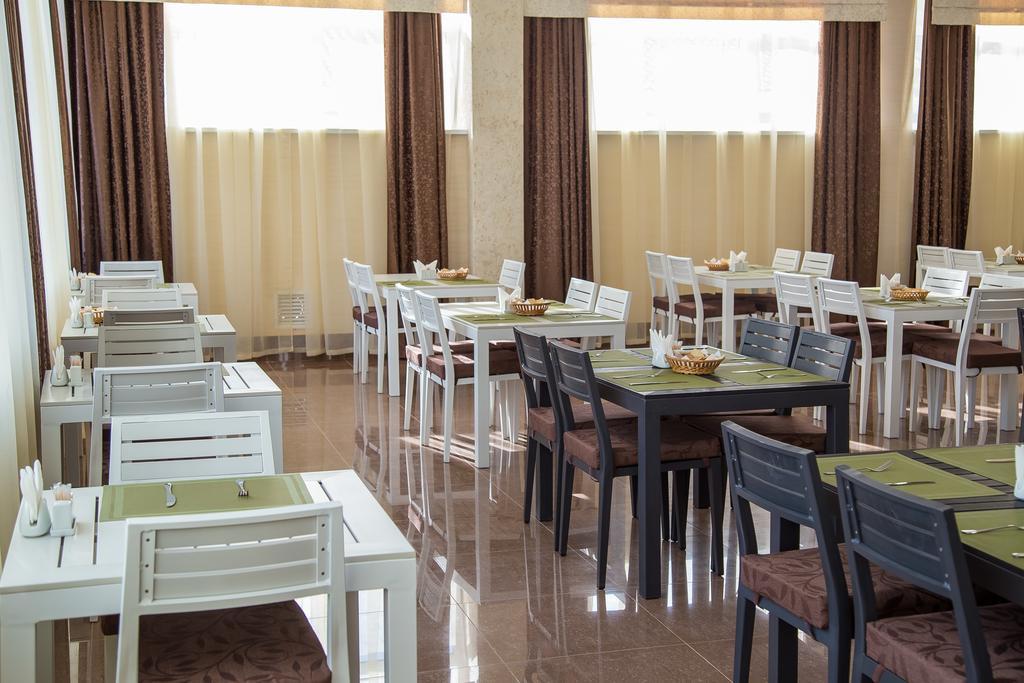 Delfin Hotel Koblevo Luaran gambar