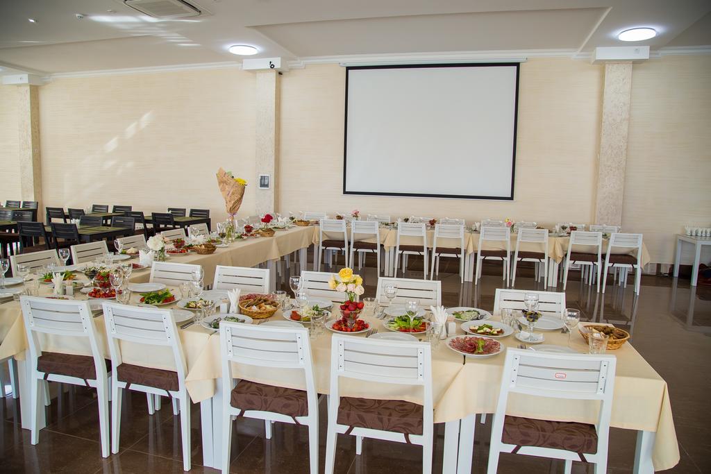 Delfin Hotel Koblevo Luaran gambar