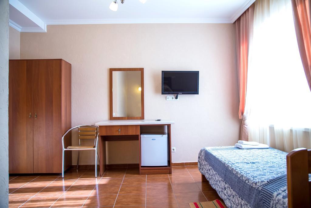 Delfin Hotel Koblevo Luaran gambar